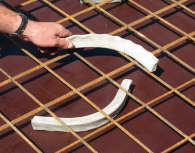 distanziatore curvo con incavo